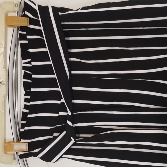 Forever 21 Contemporary Black/Ivory Stripe Crop Wide Leg Pant w/Tie Size Medium - Picture 2 of 9